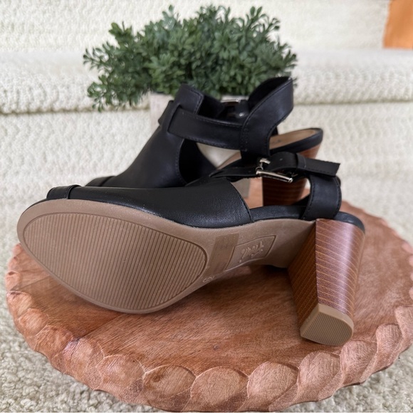 Black Women's Heeled Shoes With Buckles. - Picture 8 of 12